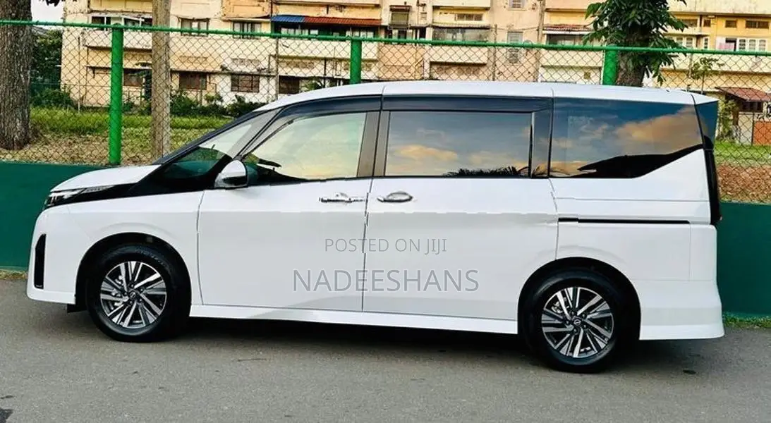 Nissan Serena E-POWER V GRADE 2025