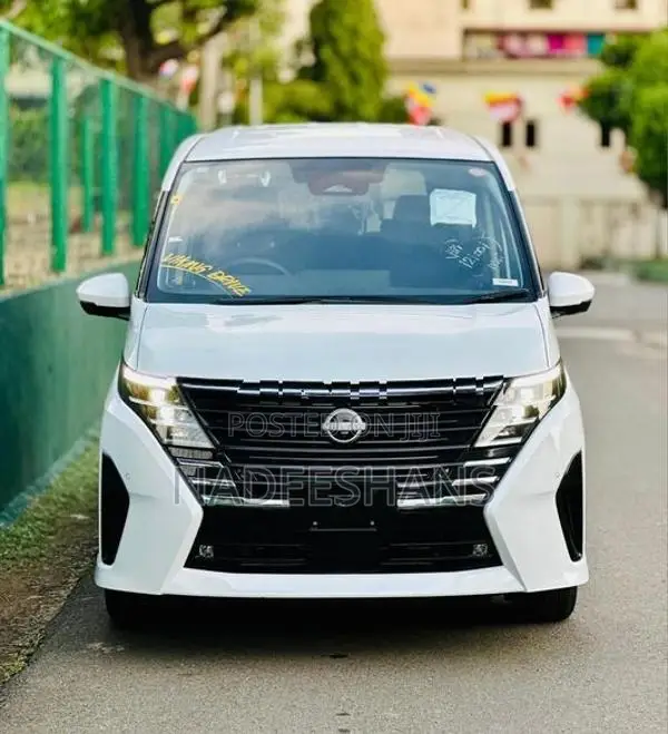 Nissan Serena V GRADE HYBRID ELE 2025