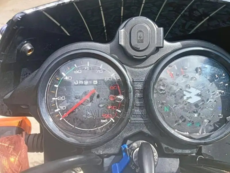 Bajaj CT100 2025