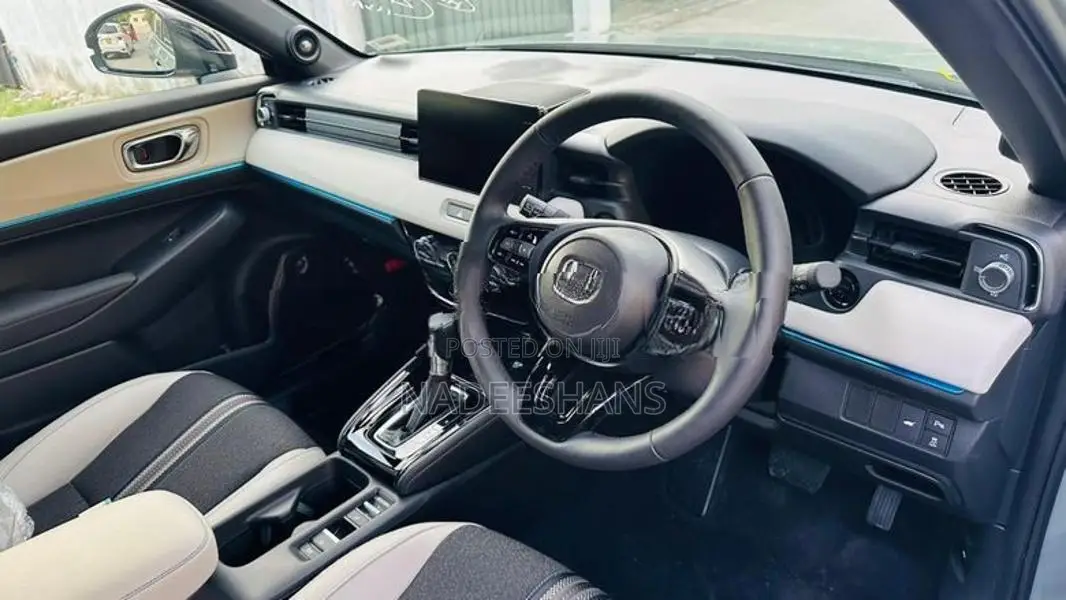 Honda Vezel Z PLAY MOONROOF 2026