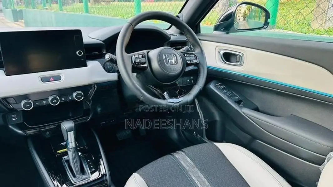 Honda Vezel Z PLAY MOONROOF 2026