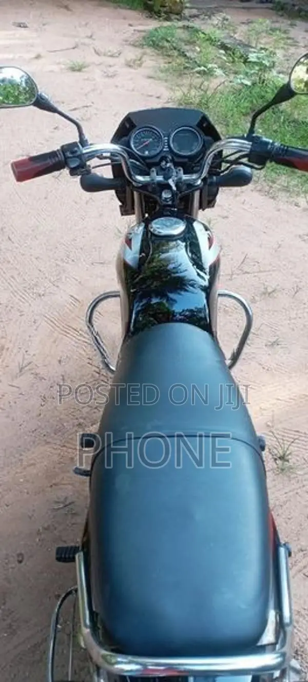 Bajaj CT100 2015
