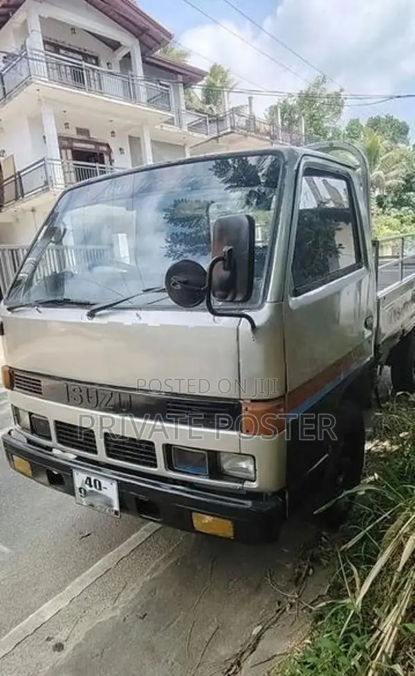 Isuzu Elf Lorry 1985