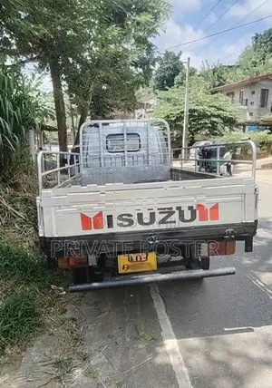 Isuzu Elf Lorry 1985