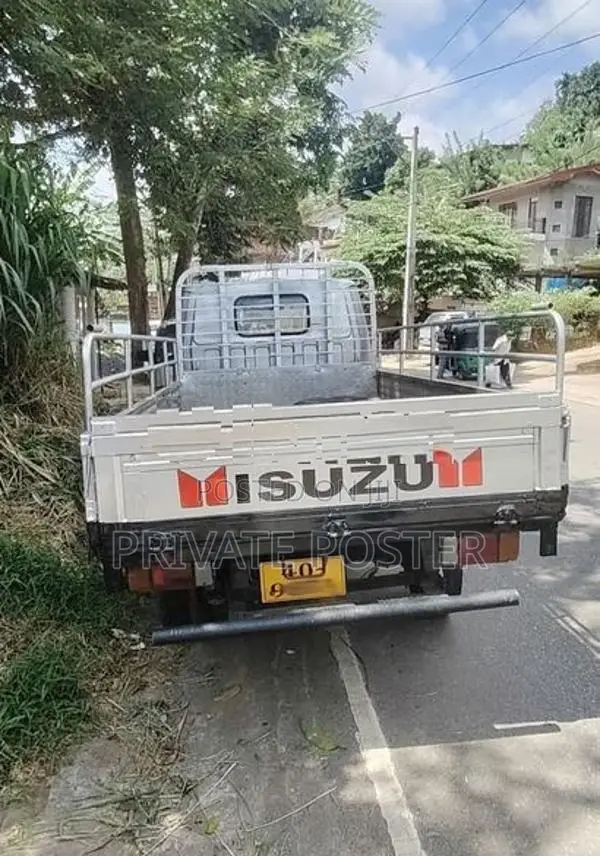 Isuzu Elf Lorry 1985