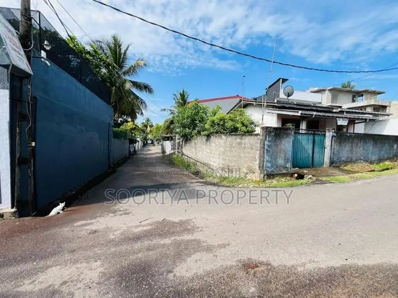 Facing 20 Feet Road, Land for Sale in Piliyandala
