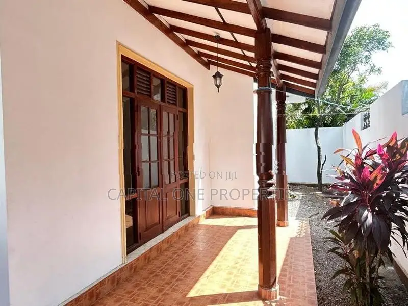Luxury House For rent In Akuregoda Battaramulla - 4061U