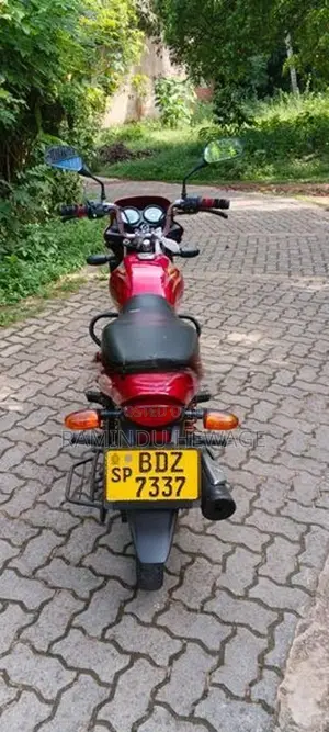 Bajaj Platina 100 2015