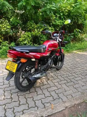 Bajaj Platina 100 2015