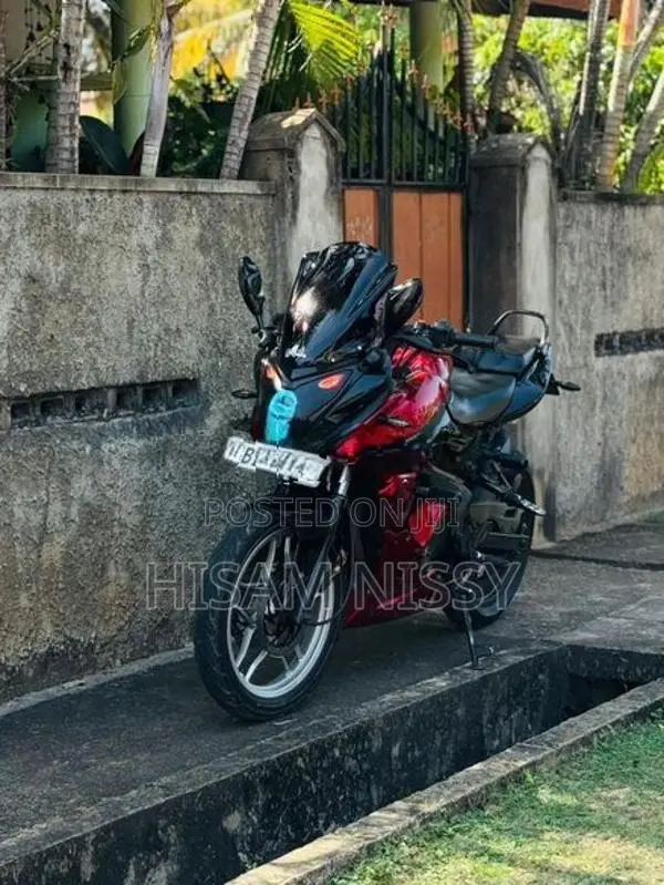 Bajaj Pulsar AS 150 2017