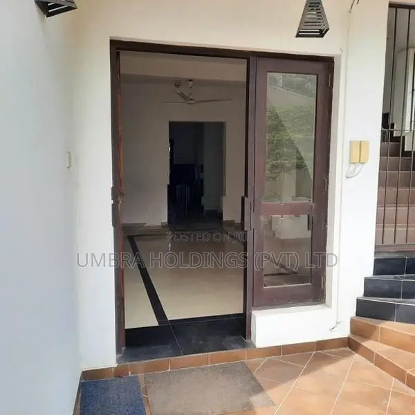 Upstair Unit For Rent In Off Cotta Road Colombo 08 - 2111u