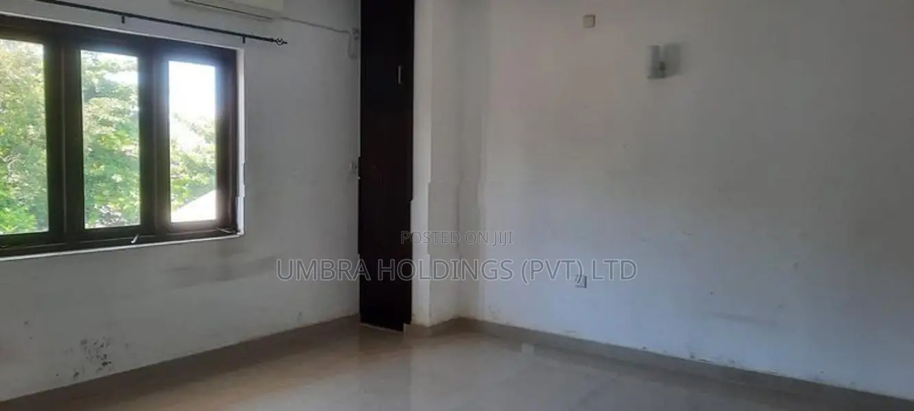 Upstair Unit For Rent In Off Cotta Road Colombo 08 - 2111u