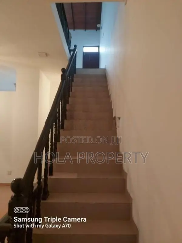 5 BHK AC (All Purpose) 3 Storey Colombo 05