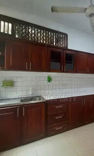5 BHK AC (All Purpose) 3 Storey Colombo 05