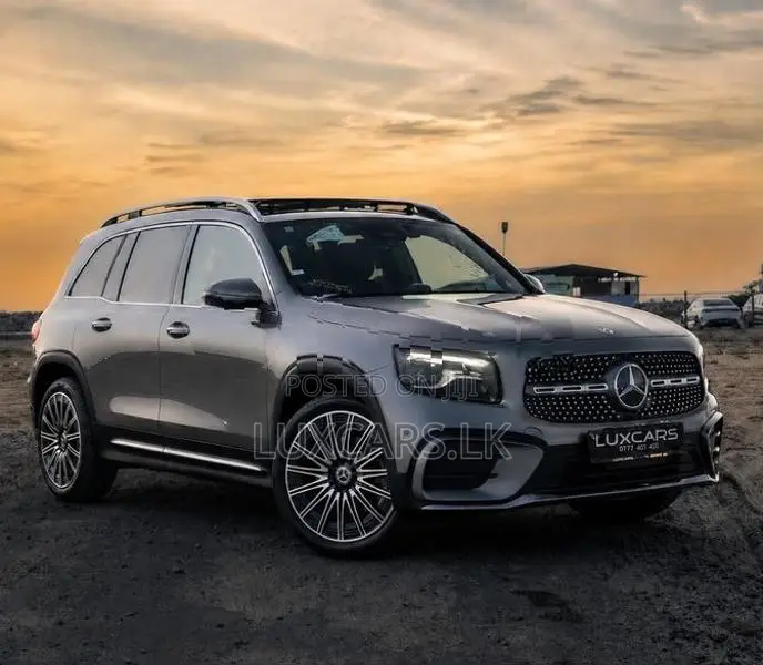 Mercedes Benz GLB 200 AMG Premium Plus 2025