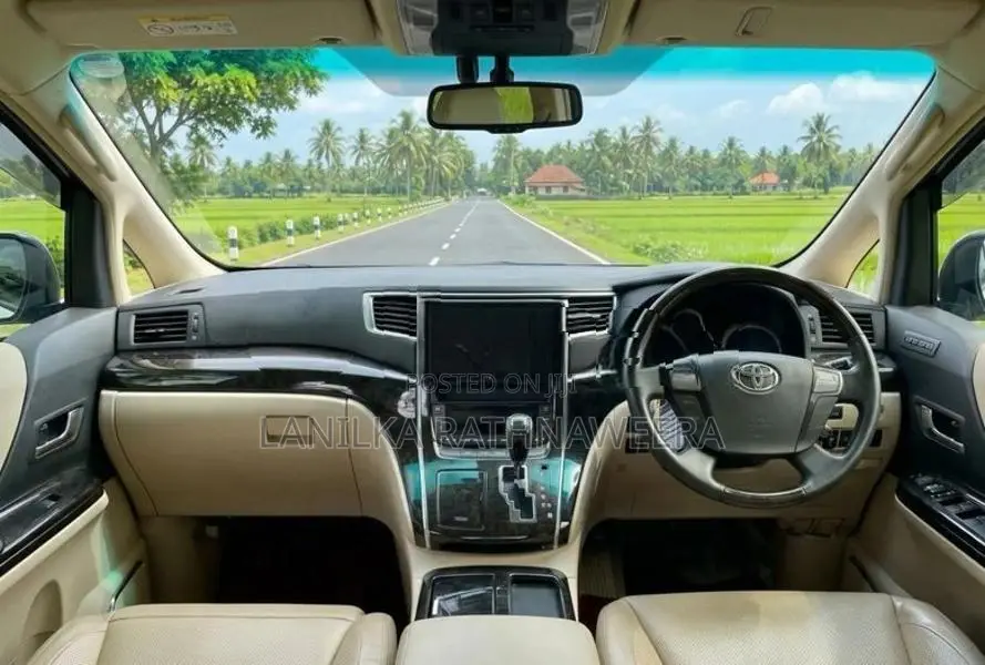 Toyota Vellfire 2012