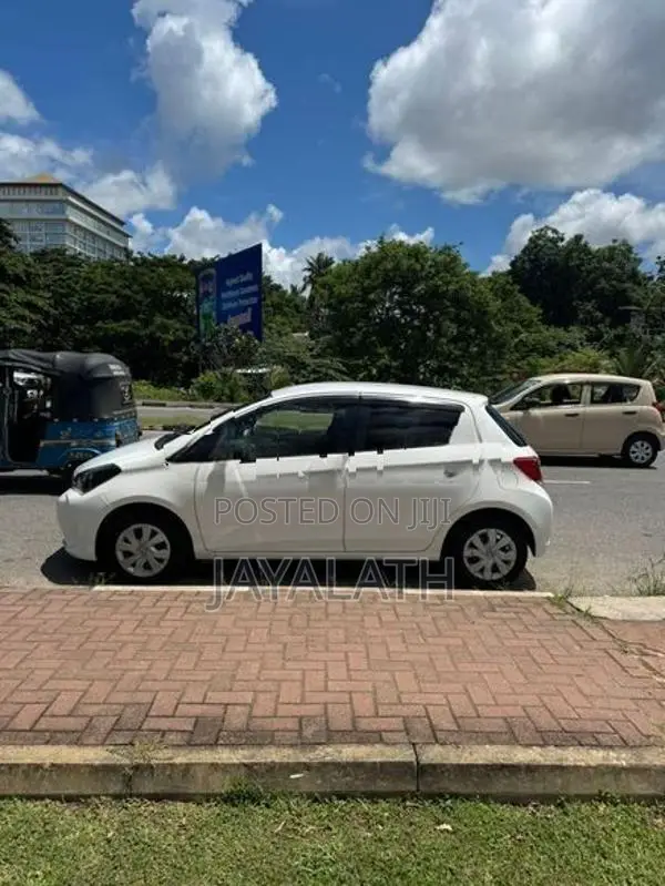 Toyota Vitz 2015