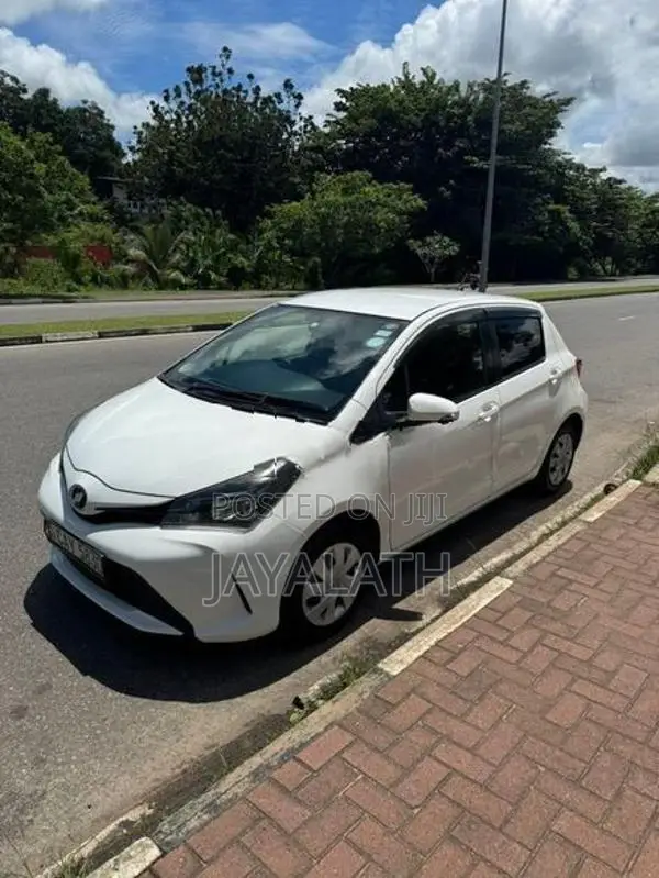 Toyota Vitz 2015