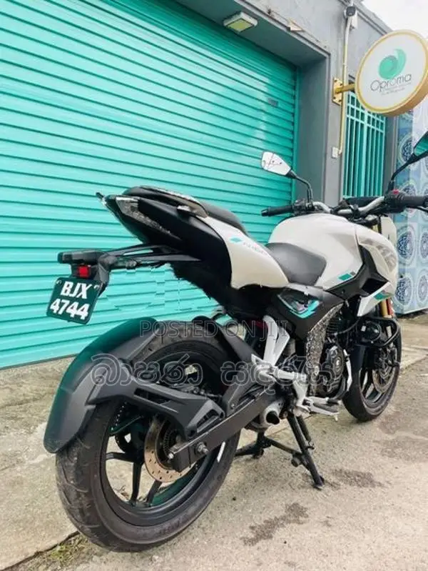 Bajaj Pulsar N160 2025