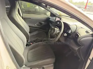 Toyota Yaris X Grade 2024