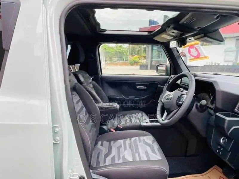 Daihatsu Taft G Dark Chrome Ventur 2025
