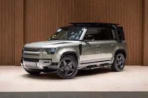 Land Rover Defender P300 X-Dynamic SE 2025