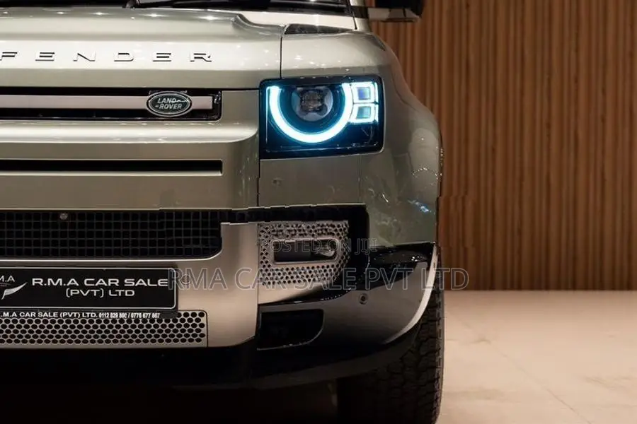 Land Rover Defender P300 X-Dynamic SE 2025
