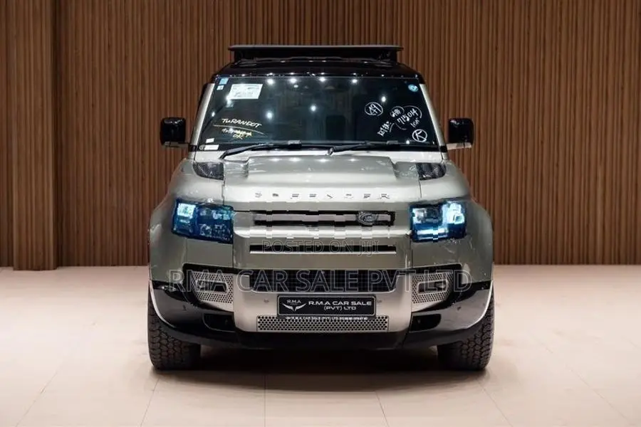 Land Rover Defender P300 X-Dynamic SE 2025