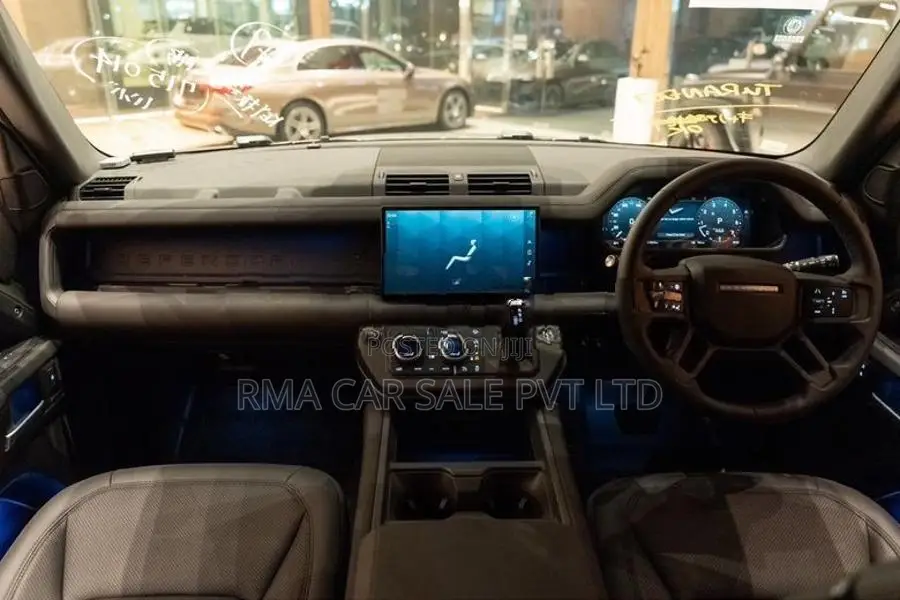 Land Rover Defender P300 X-Dynamic SE 2025