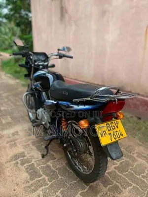 Bajaj CT100 2018