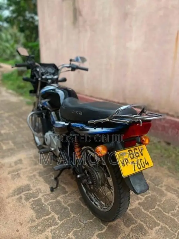 Bajaj CT100 2018