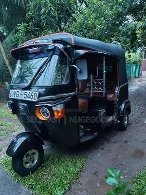 Bajaj RE 2010