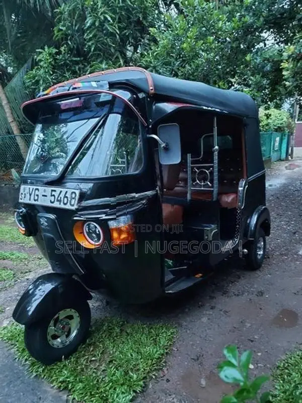 Bajaj RE 2010