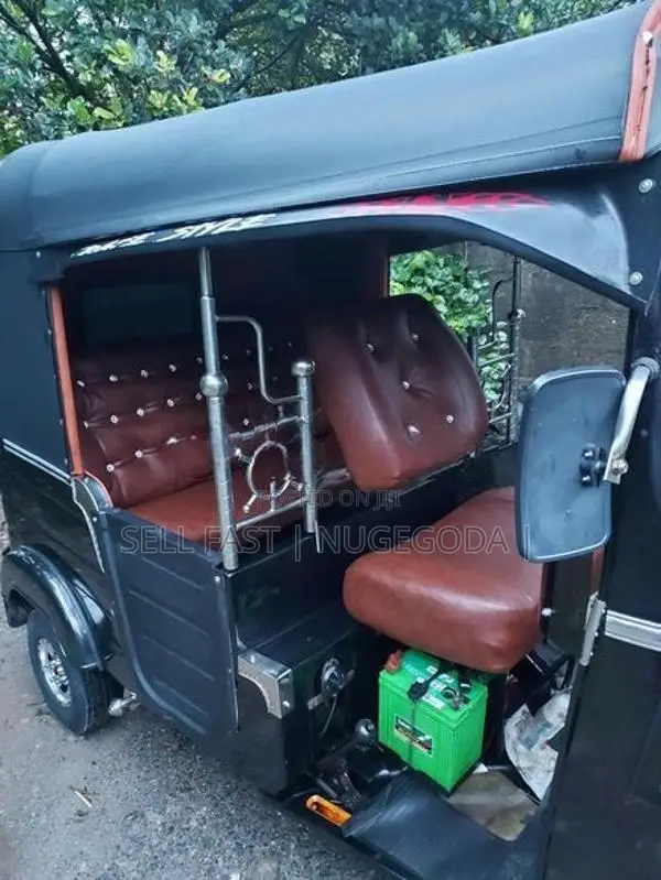 Bajaj RE 2010