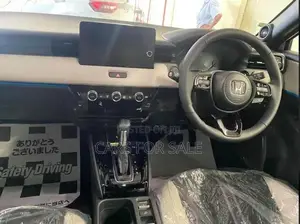 Honda Vezel Z Play Moon Roof 2025