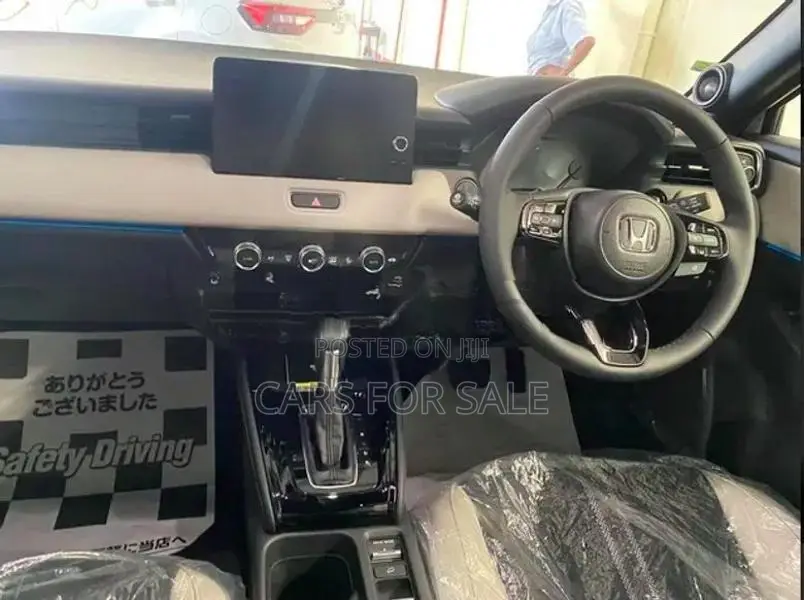 Honda Vezel Z Play Moon Roof 2025
