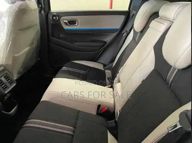 Honda Vezel Z Play Moon Roof 2025
