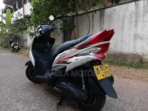Yamaha Ray 2016
