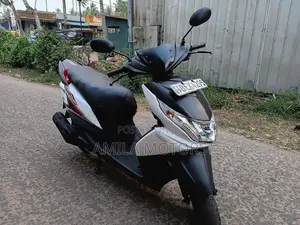 Yamaha Ray 2016