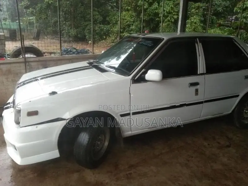 Nissan B11 1985