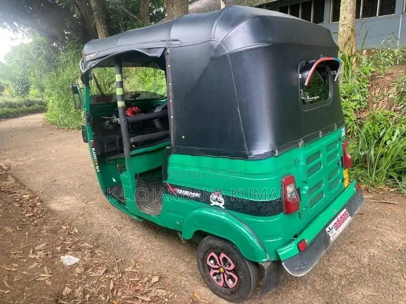 Bajaj RE 2015