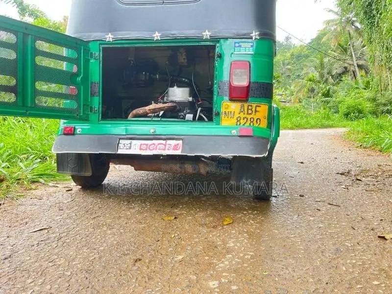Bajaj RE 2015