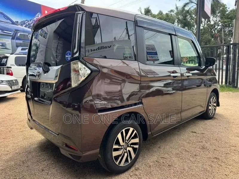 Toyota Roomy Custom G 2023