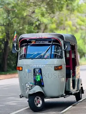 Bajaj RE 2018