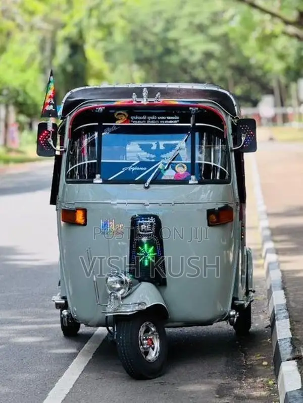 Bajaj RE 2018