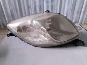 Toyota Vitz KSP90 Headlight RHS
