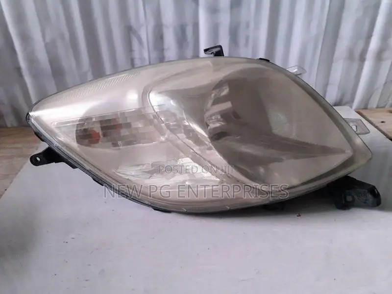 Toyota Vitz KSP90 Headlight RHS