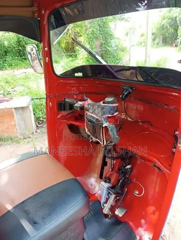 Bajaj RE 1999