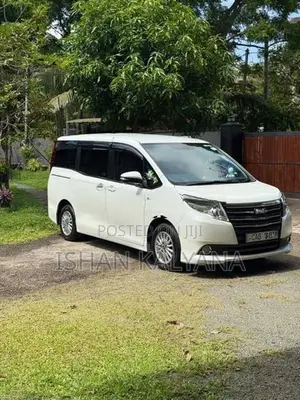 Toyota Noah HYBRID 2014