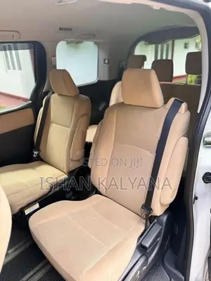 Toyota Noah HYBRID 2014